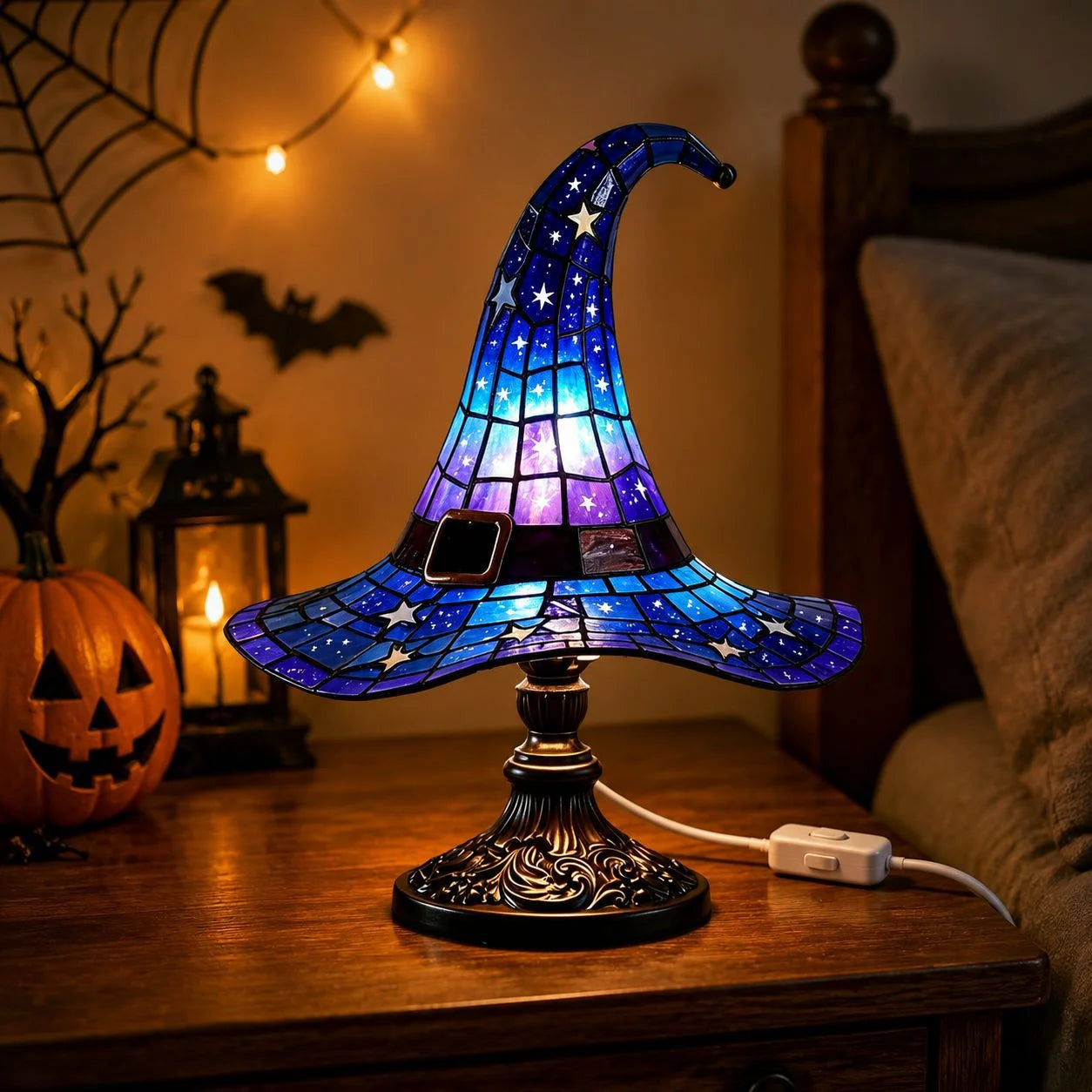 【Novedad de Halloween】Luz nocturna con forma de sombrero de bruja gótico: ¡una luz nocturna creativa de resina con efecto de vidriera retro!