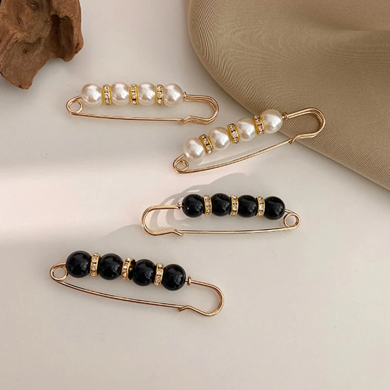 Broche imperdible con perlas y strass de fantasía