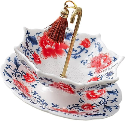 Un juego de coladores de té de porcelana azul y blanca con forma de paraguas, con una historia de más de mil años.