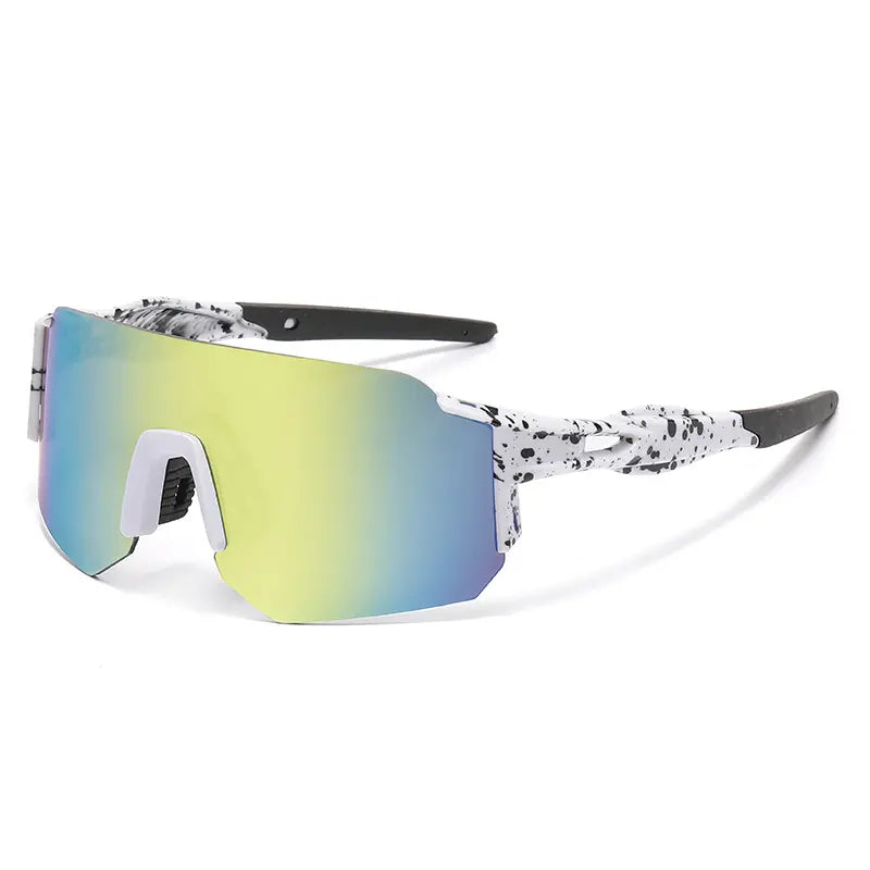 Gafas deportivas de montura grande con protección UV.
