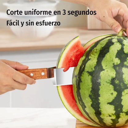 【2 piezas 26 euros】Cortador de sandía multifuncional de acero inoxidable — diseño triangular con función para abrir tapas de botellas