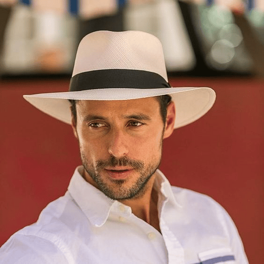 🌿Sombrero de paja panamá hecho a mano, disponible en todas las estaciones.