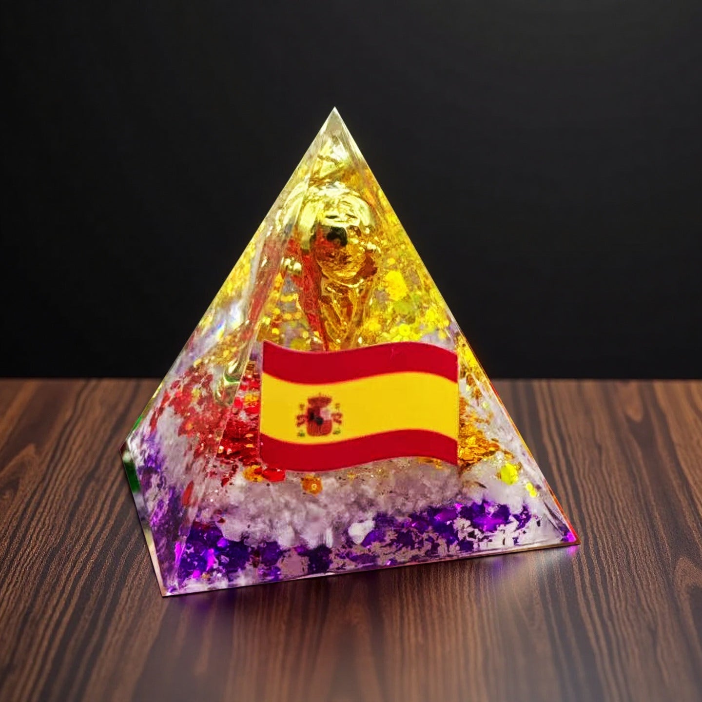 Recuerdo del Mundial de España 2026, adorno piramidal de piedra triturada de cristal.