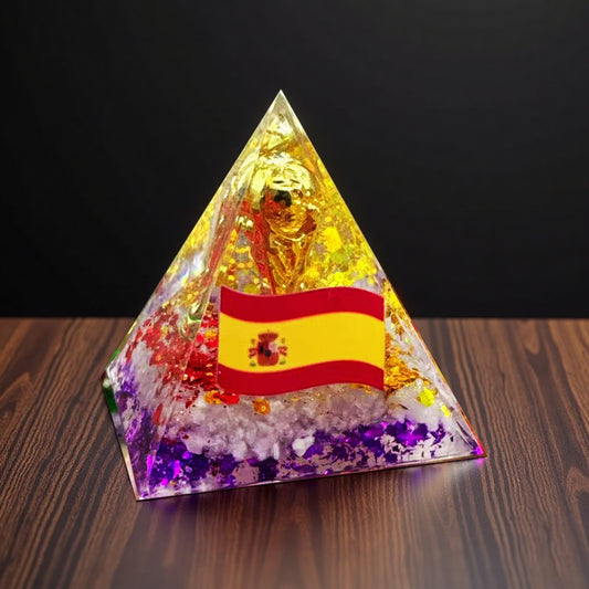 Recuerdo del Mundial de España 2026, adorno piramidal de piedra triturada de cristal.