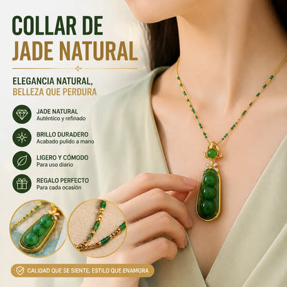 Un elegante collar de jade natural para mujer, con un colgante en forma de flor y cristales brillantes; un accesorio elegante y a la moda.