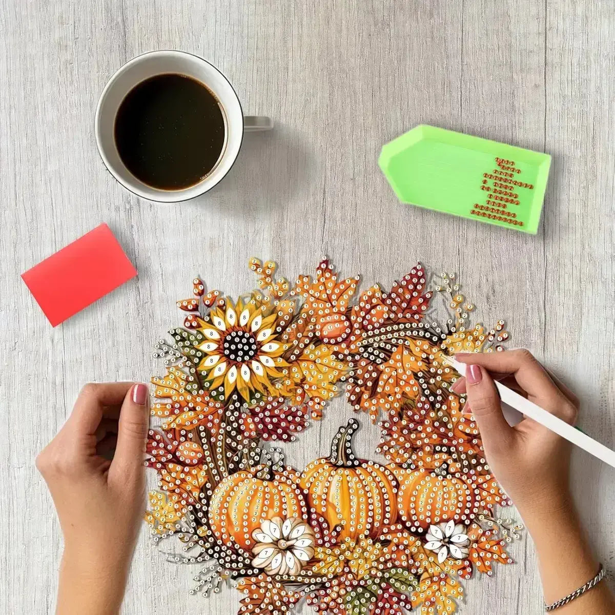 🔥¡OFERTA ESPECIAL: 50% DE DESCUENTO!✨⚡ ¡Más de 50.000 unidades vendidas! 🎁🍂 Decoración colgante de otoño: Kit completo de *diamond painting* (pintura con diamantes) de corona de calabaza.