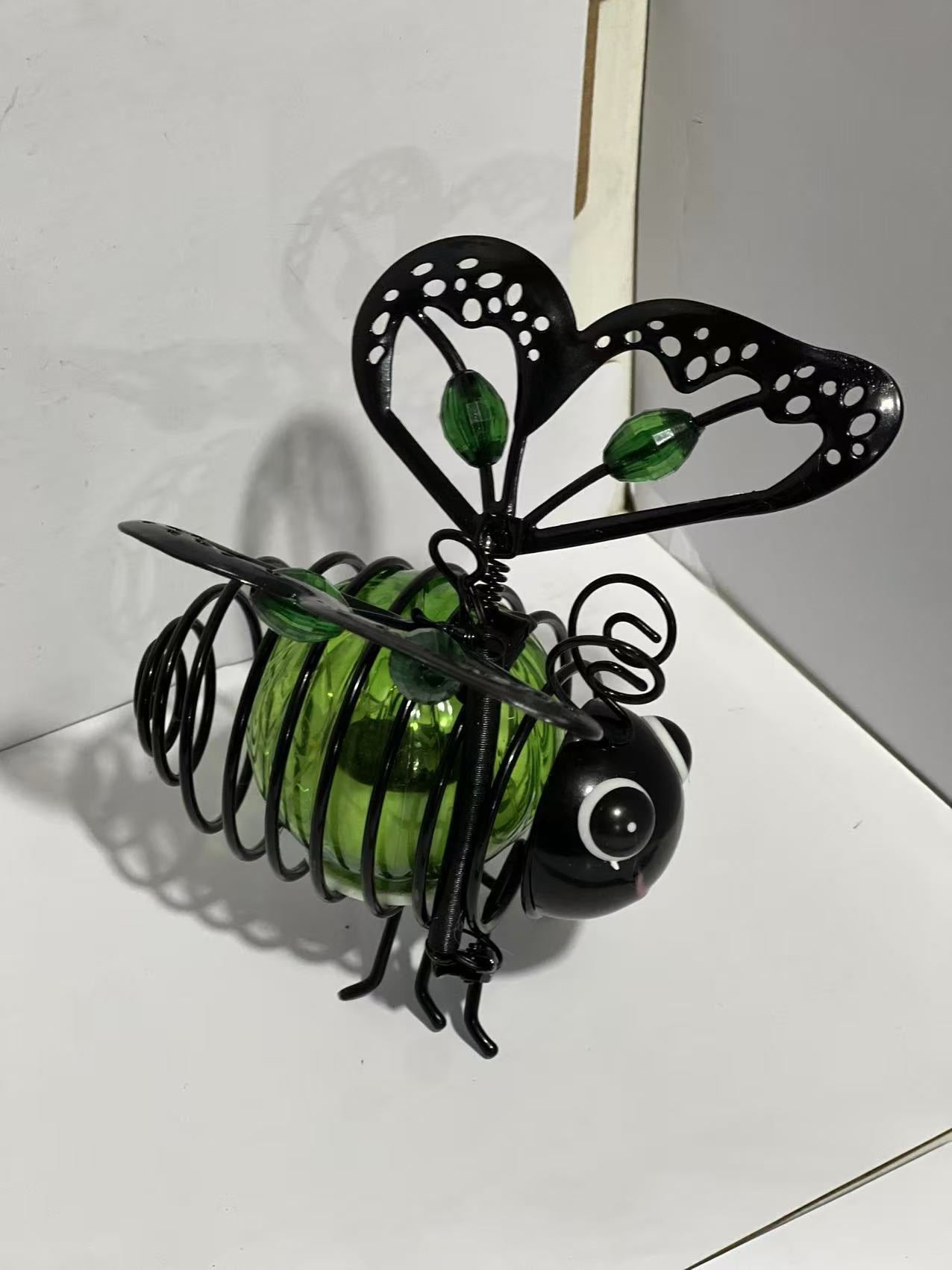 🐝 ¡50% de descuento ahora! ☀️ Luz colgante para coche con energía solar – Encantador diseño de abeja con alas en forma de corazón – Ideal para el jardín y el coche 🌸