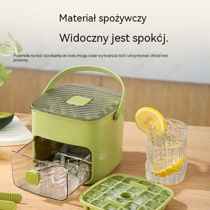 50% zniżki! Pojemnik do robienia i przechowywania lodu: jednorazowo wytwarza 48 kostek, szczelna pokrywka. Możliwość piętrowania – oszczędność miejsca. W zestawie łopatka i szczypce do lodu