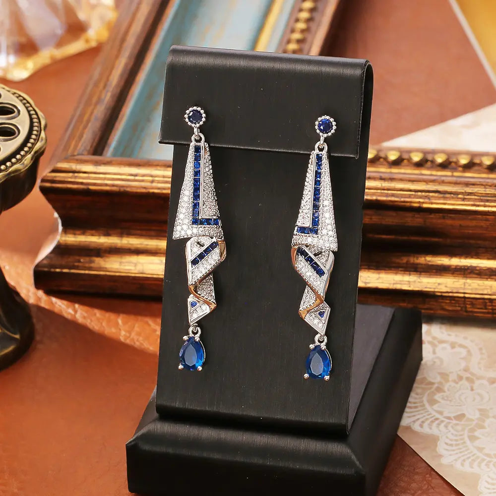 Elegantes y lujosos pendientes colgantes para mujer, engastados con circonitas cúbicas brillantes, sofisticados y exquisitos.