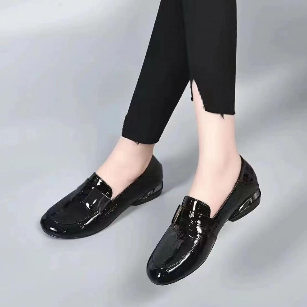 【35-41】Nuevos zapatos de cuero brillante, versátiles y de moda para mujer