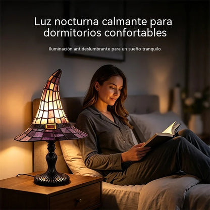 【Novedad de Halloween】Luz nocturna con forma de sombrero de bruja gótica: ¡una creativa luz de resina con efecto de vidrieras retro! 🔮🧙‍♀️
