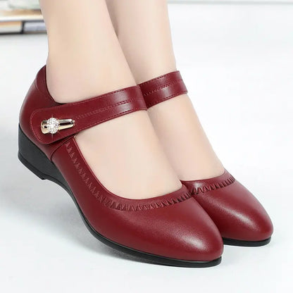 【Velikosti 35-41】Měkké kožené boty s měkkou podrážkou a protiskluzovým klínovým podpatkem pro maminky