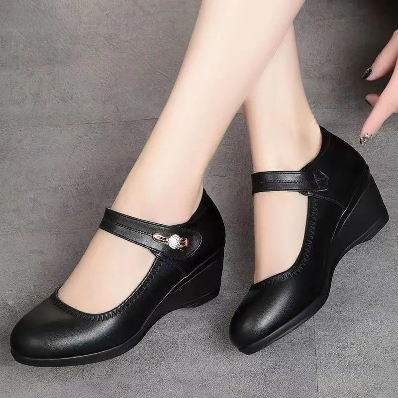 Posebna ponuda! Kupite jedne, druge dobijete gratis!  Elegantne i udobne cipele za mame, veličine 35–41.  Protuklizni dizajn za siguran korak.