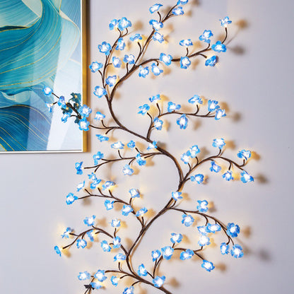 Las lámparas LED con forma de flor de melocotón se utilizan para decorar las paredes interiores y crear un ambiente romántico.