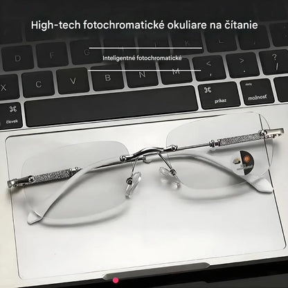 👓 Ta pametna bralna očala s funkcijo povečave so posebej zasnovana za ljudi srednjih in starejših let; odlikujejo jih večžariščna (multifokalna) tehnologija, prilagajanje svetlobi, fotokromatske leče in zaščita pred modro svetlobo.