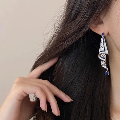 Elegantes y lujosos pendientes colgantes para mujer, engastados con circonitas cúbicas brillantes, sofisticados y exquisitos.