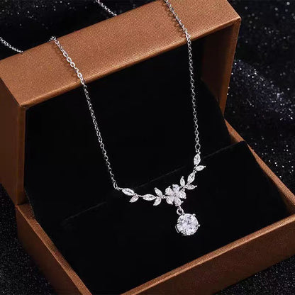 🔥🔥💞Collar de plata con diamantes y una flor.