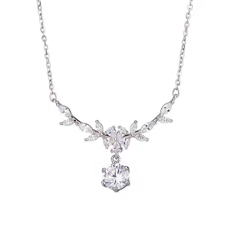 🔥🔥💞Collar de plata con diamantes y una flor.