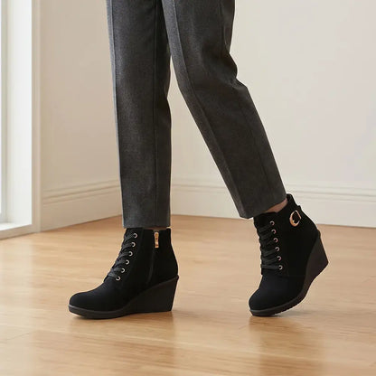 【35–42】👢 Ženski zimski gležnjarji s polno peto – elegantna in stabilna izbira za hladne dni