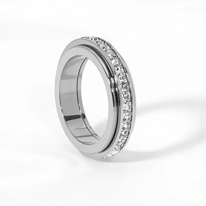 Anillo giratorio Rotation Bar en acero de titanio con circonita