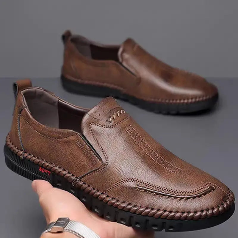 【39-44】Zapatos planos casuales de piel para hombre, nuevos, suaves y antideslizantes, con un elegante estilo retro.