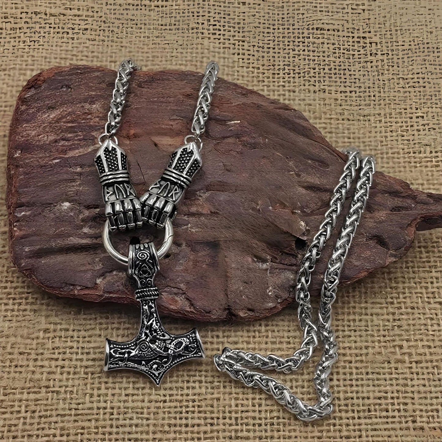 ⚡ 50% de descuento 🔥 Collar con martillo vikingo de Thor