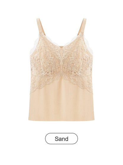 Esta elegante camisola está confeccionada en tejido transpirable de seda helada y presenta una silueta en línea A que disimula perfectamente el abdomen.