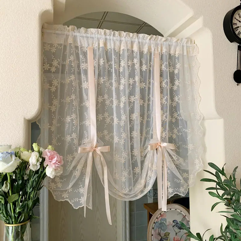 Cortina bordada, floral, transparente y atada