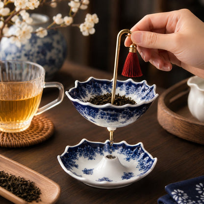Un juego de coladores de té de porcelana azul y blanca con forma de paraguas, con una historia de más de mil años.