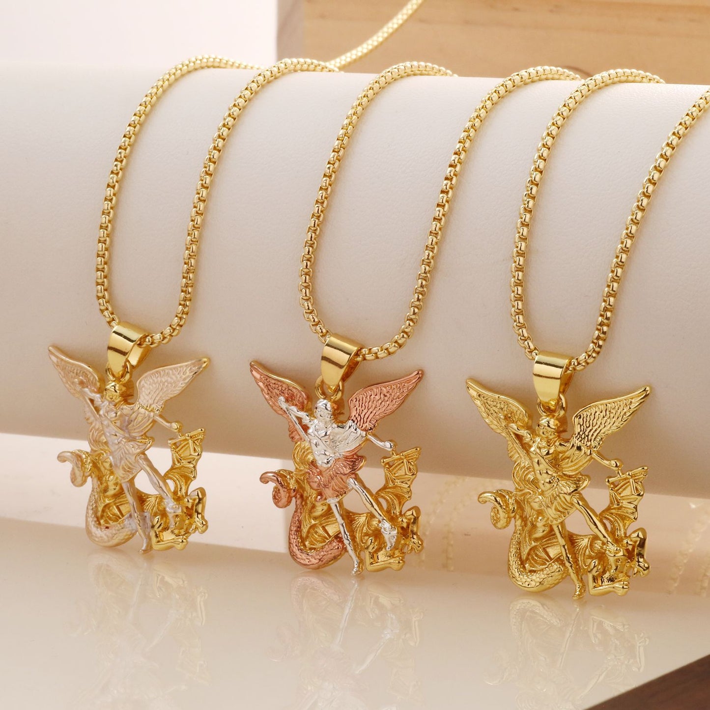 💥Collar de ángel guardián tricolor – Elegante y simbólico – Ideal para uso diario o como regalo – Sutil y significativo ✨💛🪽