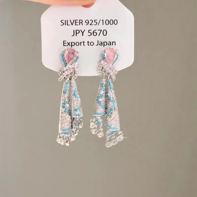 Elegantes y lujosos pendientes colgantes para mujer, engastados con circonitas cúbicas brillantes, sofisticados y exquisitos.