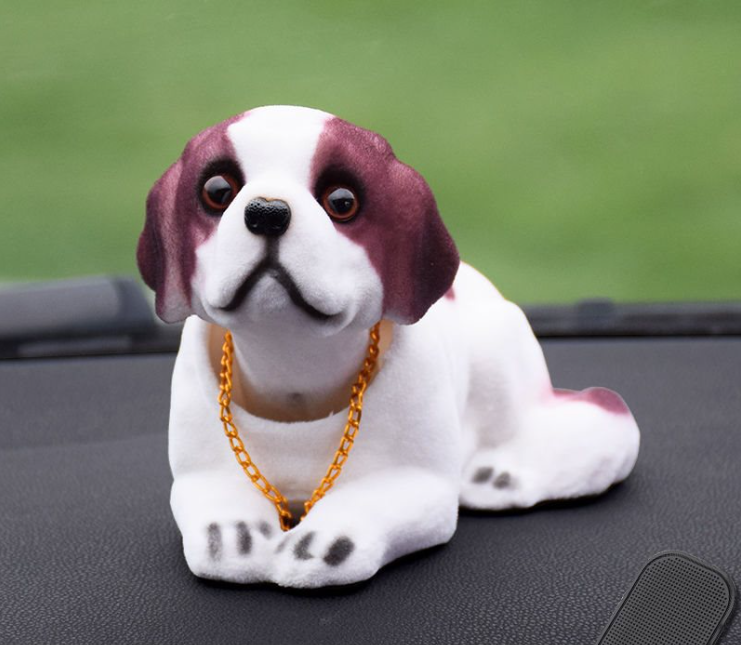 ¡El perro lindo y dominante con la cabeza temblorosa te acompañará para ser próspero en todo momento!