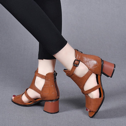 👡【35-40】Nové mäkké kožené rímske sandále s rybím dnom a dutými ústami na hrubom podpätku
