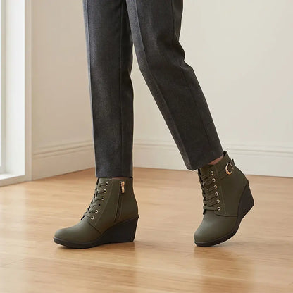 【35–42】👢 Ženski zimski gležnjarji s polno peto – elegantna in stabilna izbira za hladne dni