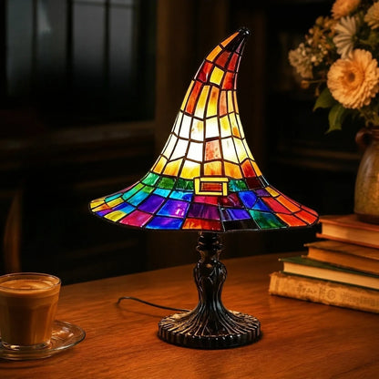 【Novedad de Halloween】Luz nocturna con forma de sombrero de bruja gótica: ¡una creativa luz de resina con efecto de vidrieras retro! 🔮🧙‍♀️