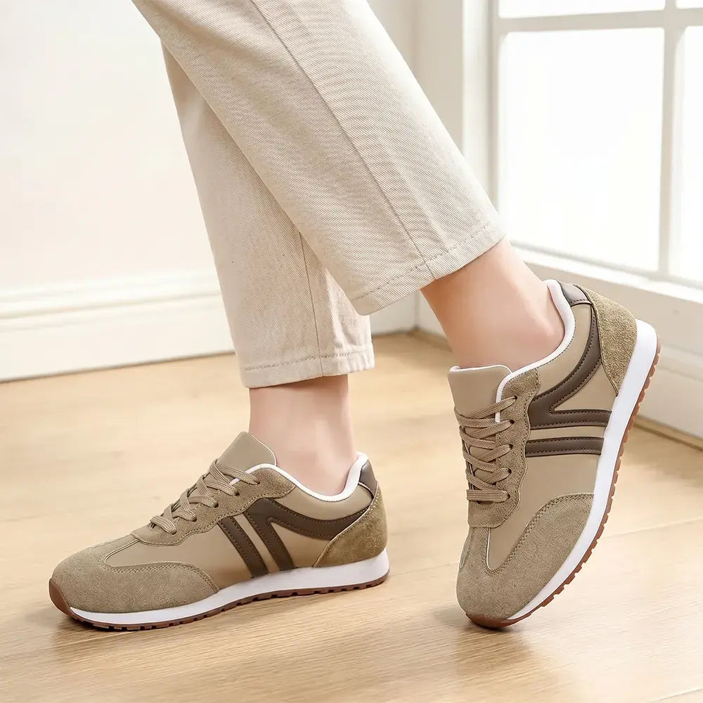 👟 Klasična silhueta – brezčasna retro zasnova tekaških copat v kombinaciji s sodobnimi elementi – ikoničen slog, ki nikoli ne bo šel iz mode.