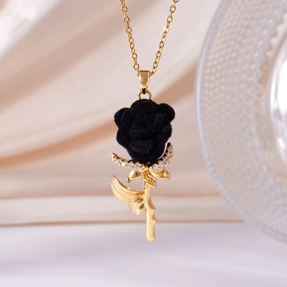 Compra 1 y llévate 1 gratis✨ Elegante collar con colgante de rosa roja – Flor de terciopelo, detalles de cristal, tono dorado ✨