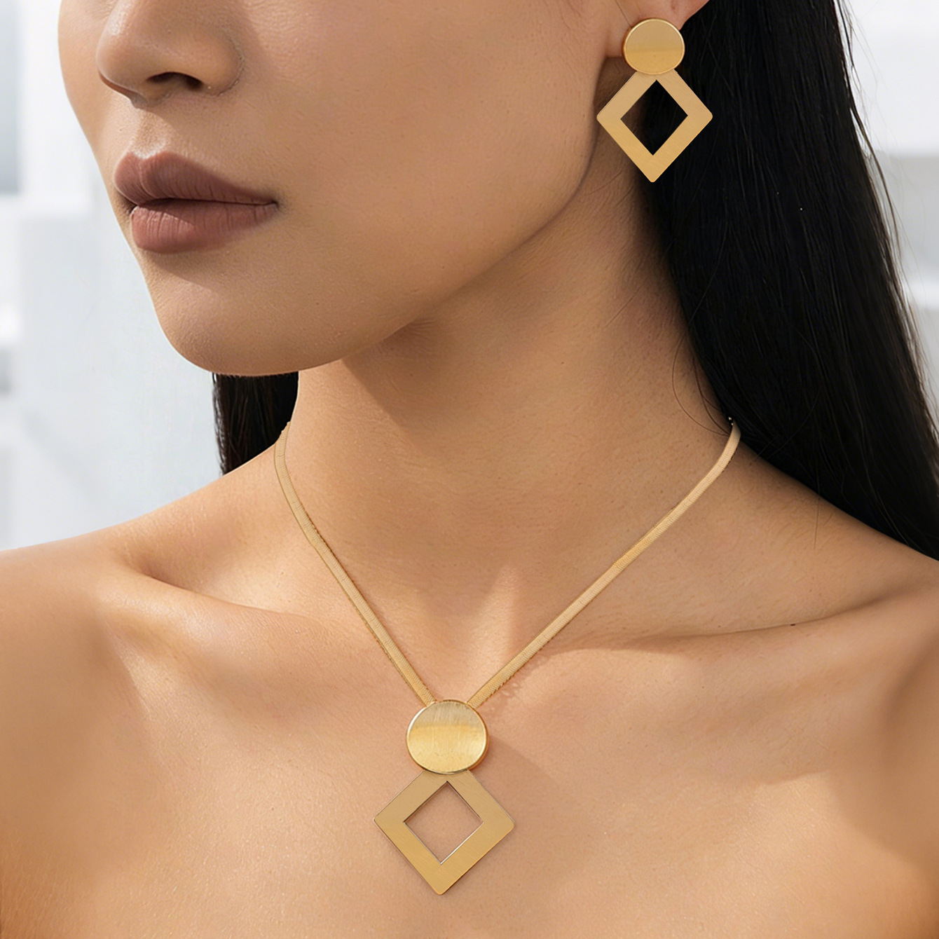 🔥 50% de descuento 💎 Conjunto de collar y pendientes moderno y elegante ✨ Elegante y clásico, ideal para el día a día y fiestas 🌿