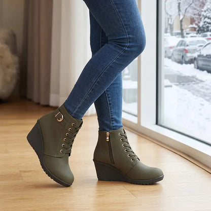 【35–42】👢 Ženski zimski gležnjarji s polno peto – elegantna in stabilna izbira za hladne dni