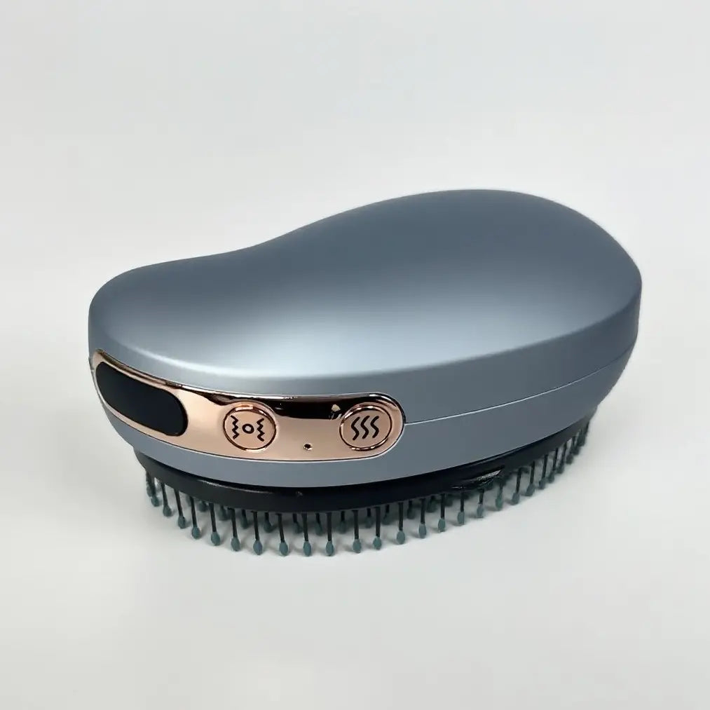 ¡Un cepillo para el cabello equipado con tecnología de última generación! Combina en un solo producto "estimulación del crecimiento del cabello con luz roja, acondicionamiento con aceites esenciales y peinado a baja temperatura".