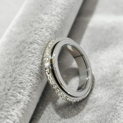Anillo giratorio Rotation Bar en acero de titanio con circonita