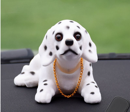 ¡El perro lindo y dominante con la cabeza temblorosa te acompañará para ser próspero en todo momento!