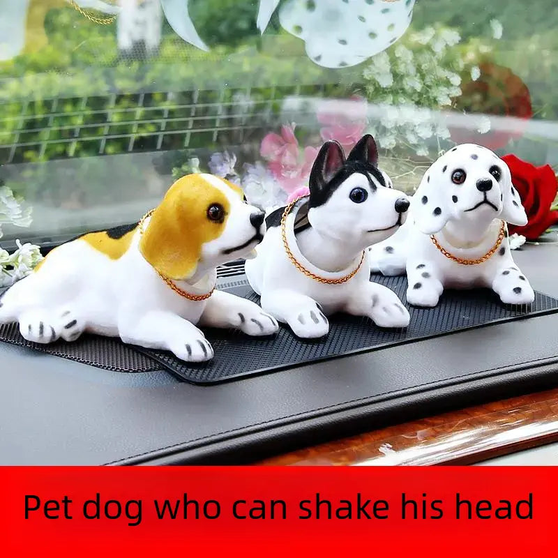 ¡El perro lindo y dominante con la cabeza temblorosa te acompañará para ser próspero en todo momento!